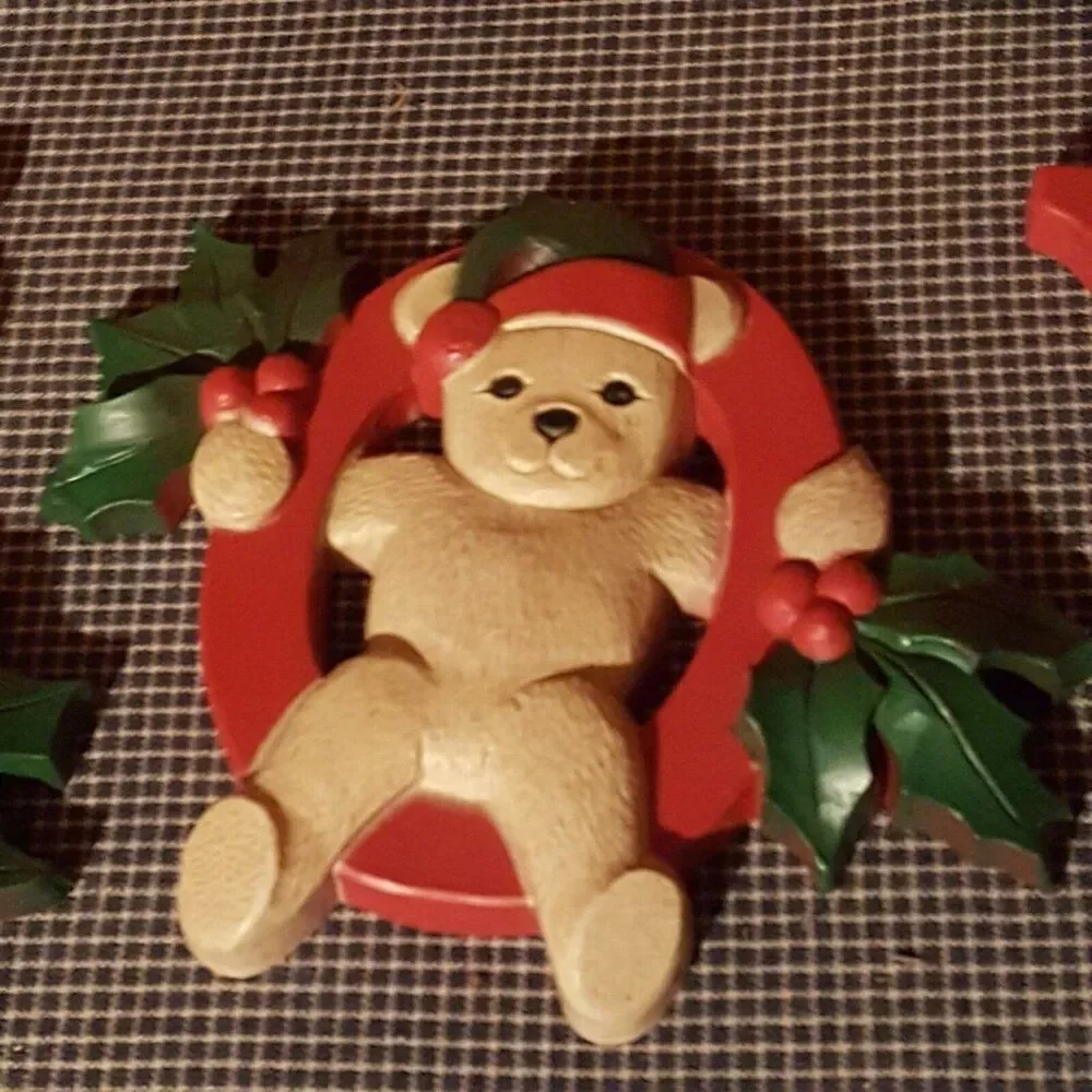Vintage 80s Homco 1054 Christmas Joy Bears Holly Wall Hanging Plaque